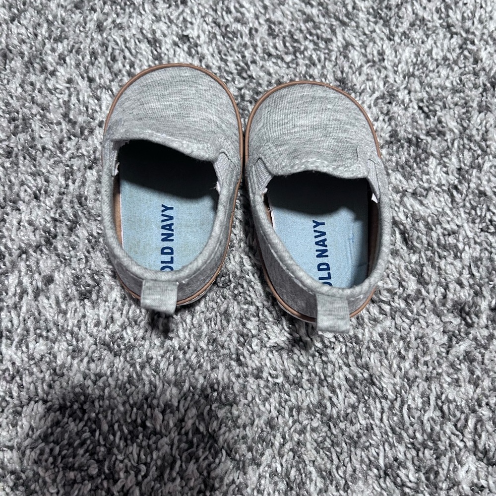 Old Navy Gray Slippers Soft Slip-On Design